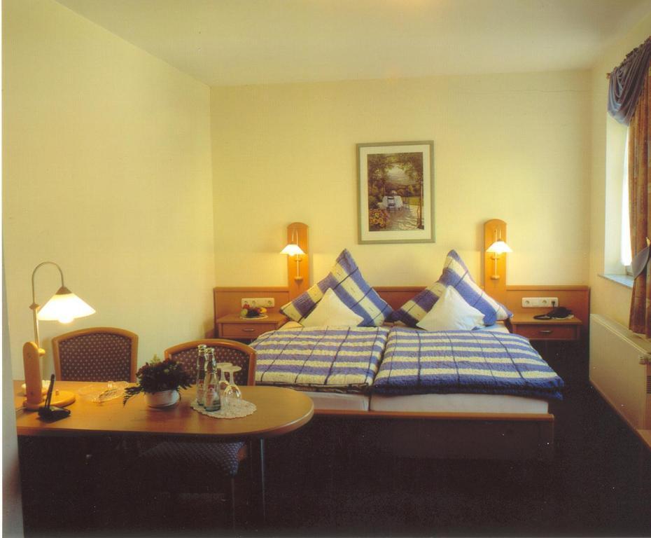 Hotel Zur Krone 비레스본 객실 사진