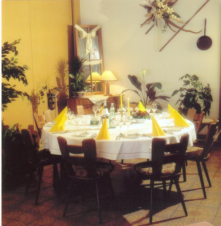 Hotel Zur Krone 비레스본 외부 사진